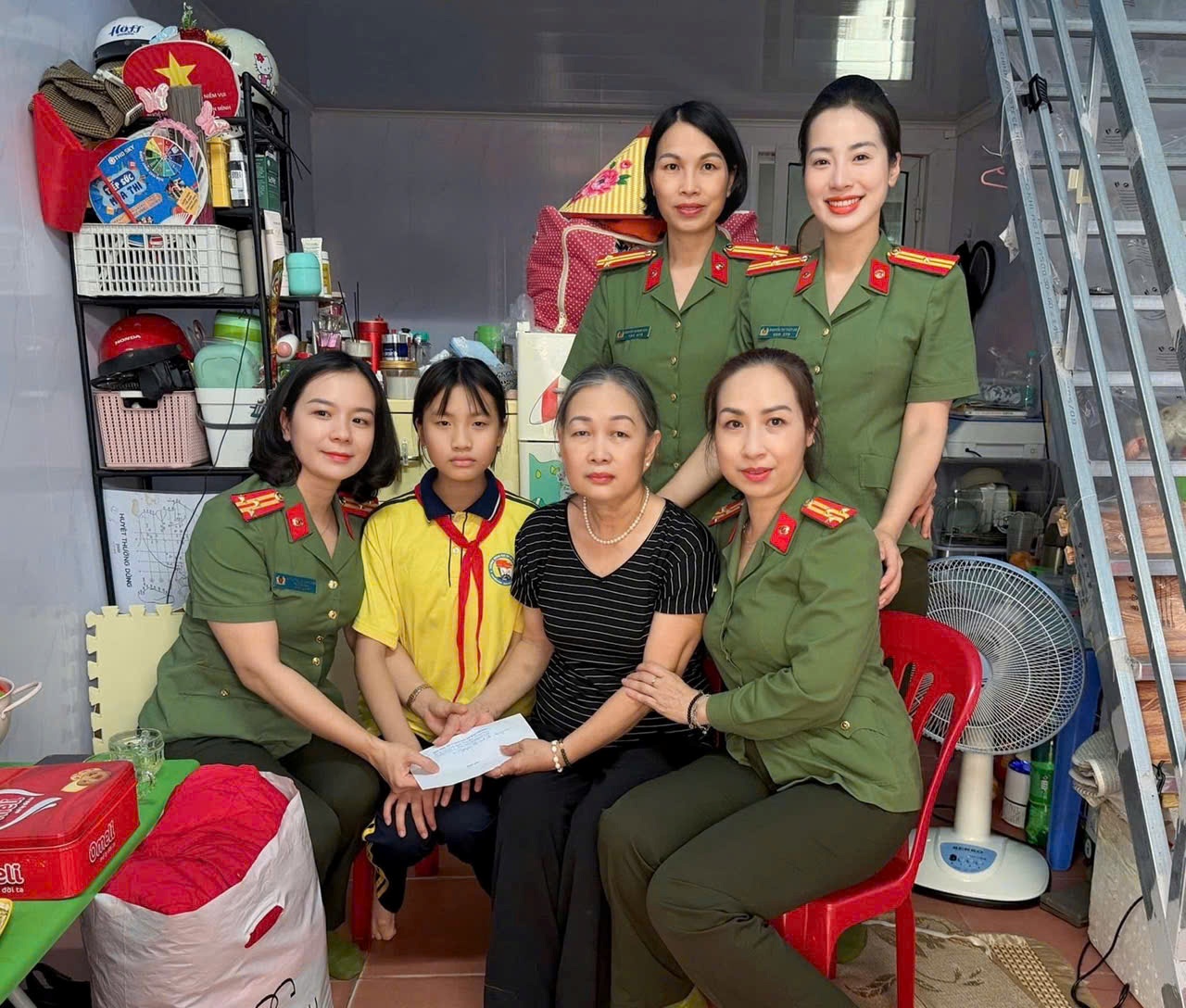 Phụ nữ Công an thành phố Hải Phòng – Đọng lại những yêu thương